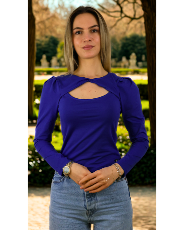 Burgu Yakalı Omuz Detaylı Morcivert T-Shirt - Enerjik ve Tarz - Görsel 3