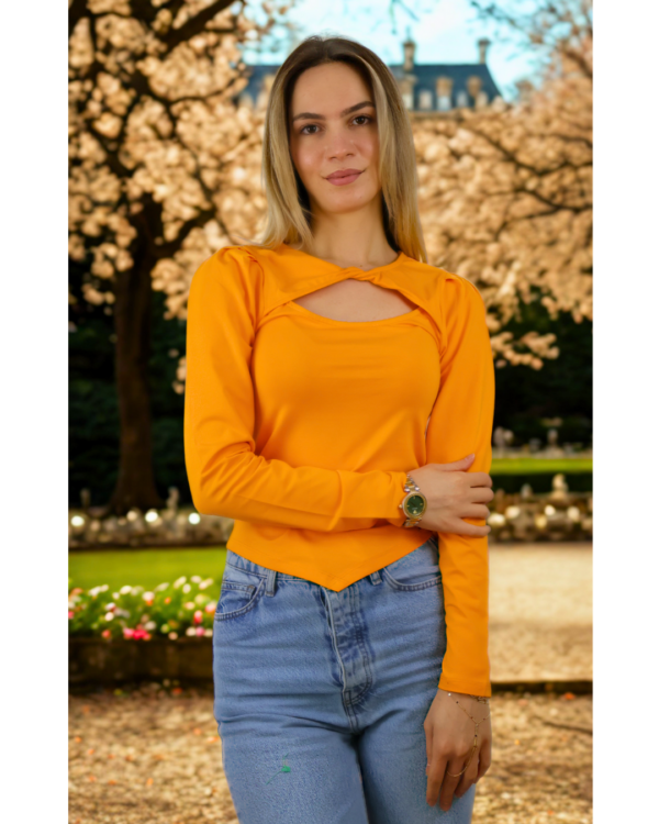 Burgu Yakalı Omuz Detaylı Turuncu T-Shirt - Enerjik ve Tarz - Görsel 3